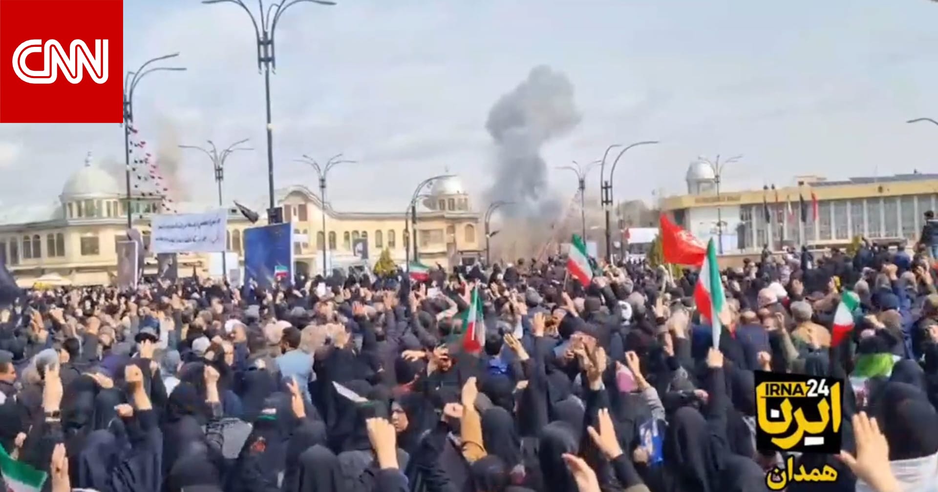 حشود إيرانية تهتف "الله أكبر" و"الموت لأمريكا" بعد غارات جوية بالقرب من تجمعهم في همدان