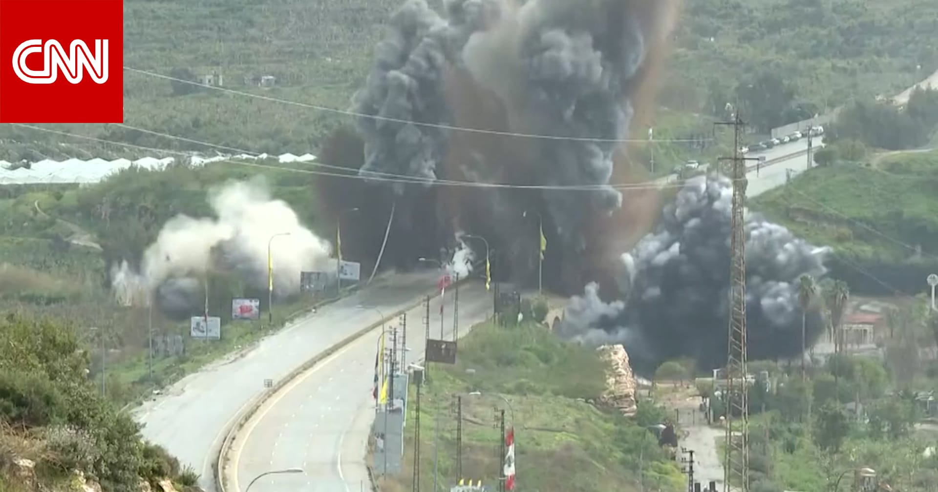 لحظة قصف إسرائيل جسرًا حيويًا فوق نهر الليطاني في لبنان