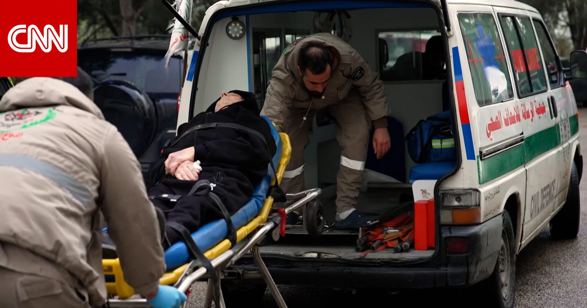 يفاضلون بين سلامتهم والضحايا.. شاهد ما يكابده مسعفو لبنان في النبطية وسط الغارات الإسرائيلية