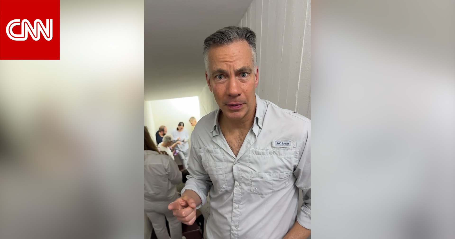 فريق CNN يحتمي لحظة رصد صواريخ فوق تل أبيب