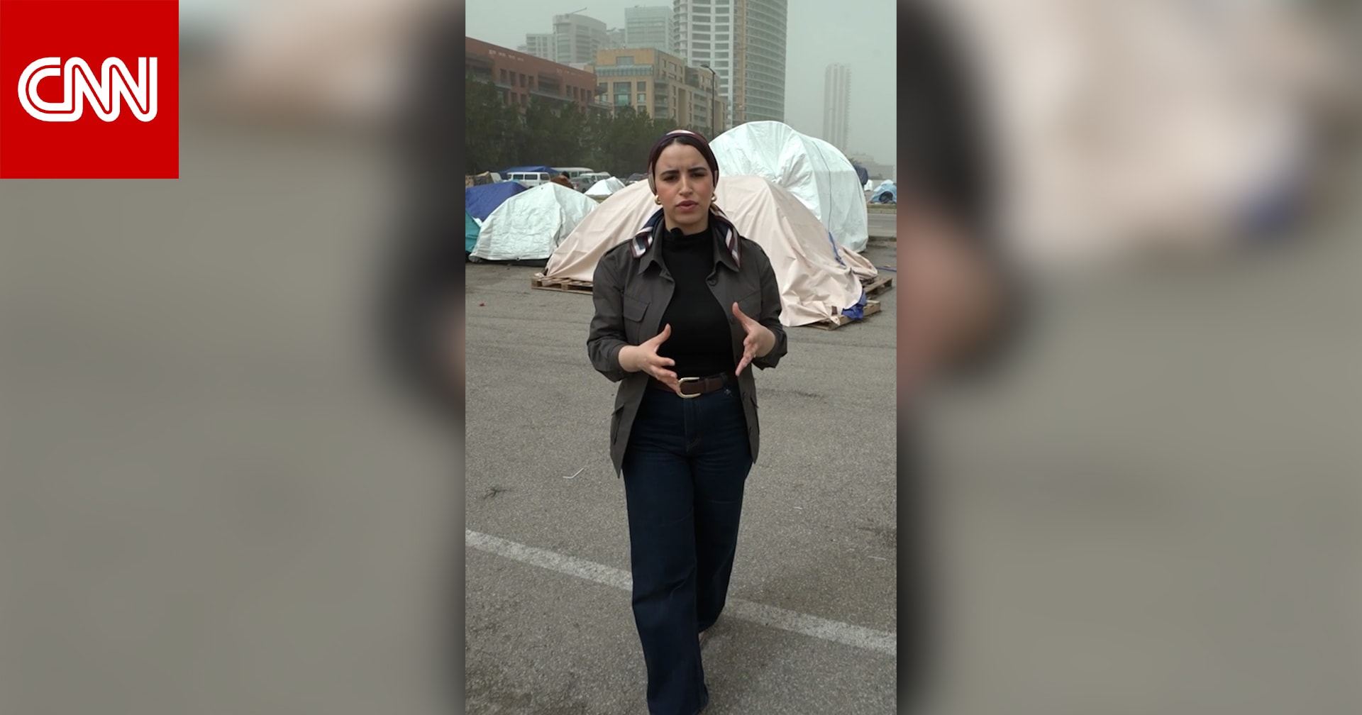 كاميرا CNN توثق رد فعل نازحين لبنانيين بجولة داخل أحد المخيمات في بيروت