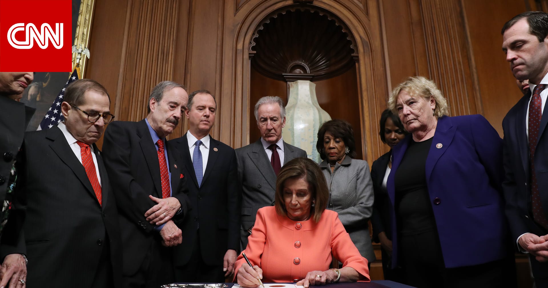 فيديو منسوب لـ"توقيع مذكرة عزل ترامب" مؤخرًا.. هذه حقيقته