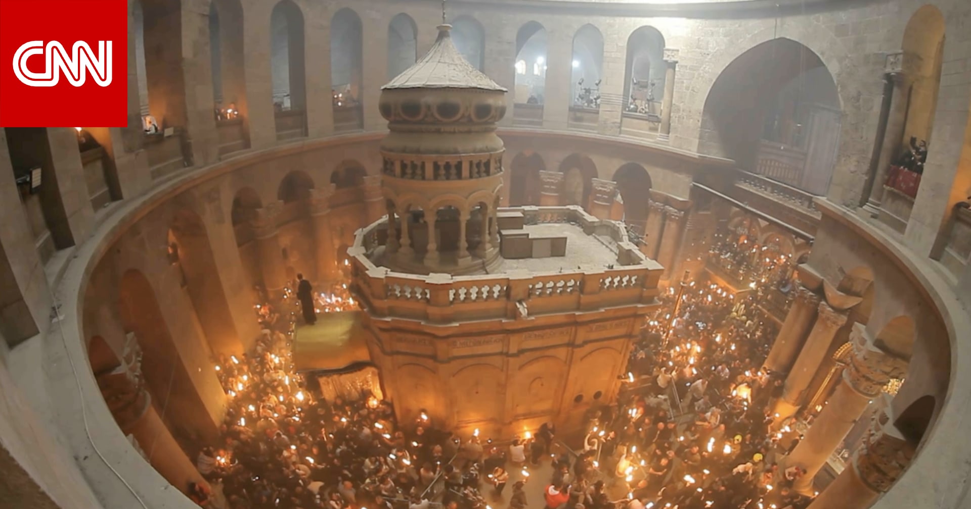 "النار المقدسة" تشتعل في القدس قبل يوم من احتفال المسيحيين الأرثوذكس بعيد الفصح