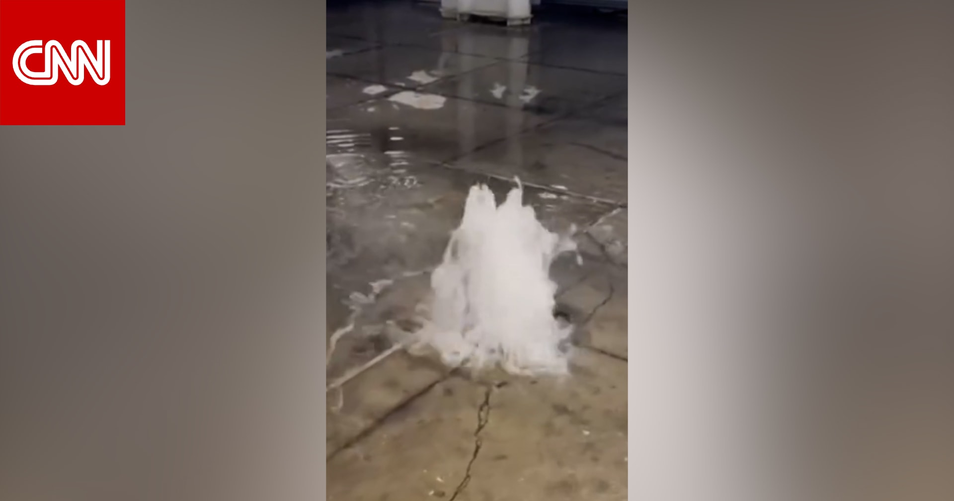 شاهد.. عواصف قوية تغمر مطارًا ومنازل في شيكاغو