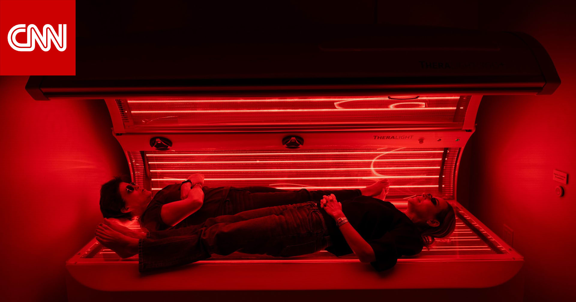 العلاج بالضوء الأحمر والساونا.. هل يحملان فائدة صحية حقيقية أم أنهما مجرد صيحة جديدة في عالم إطالة العمر؟