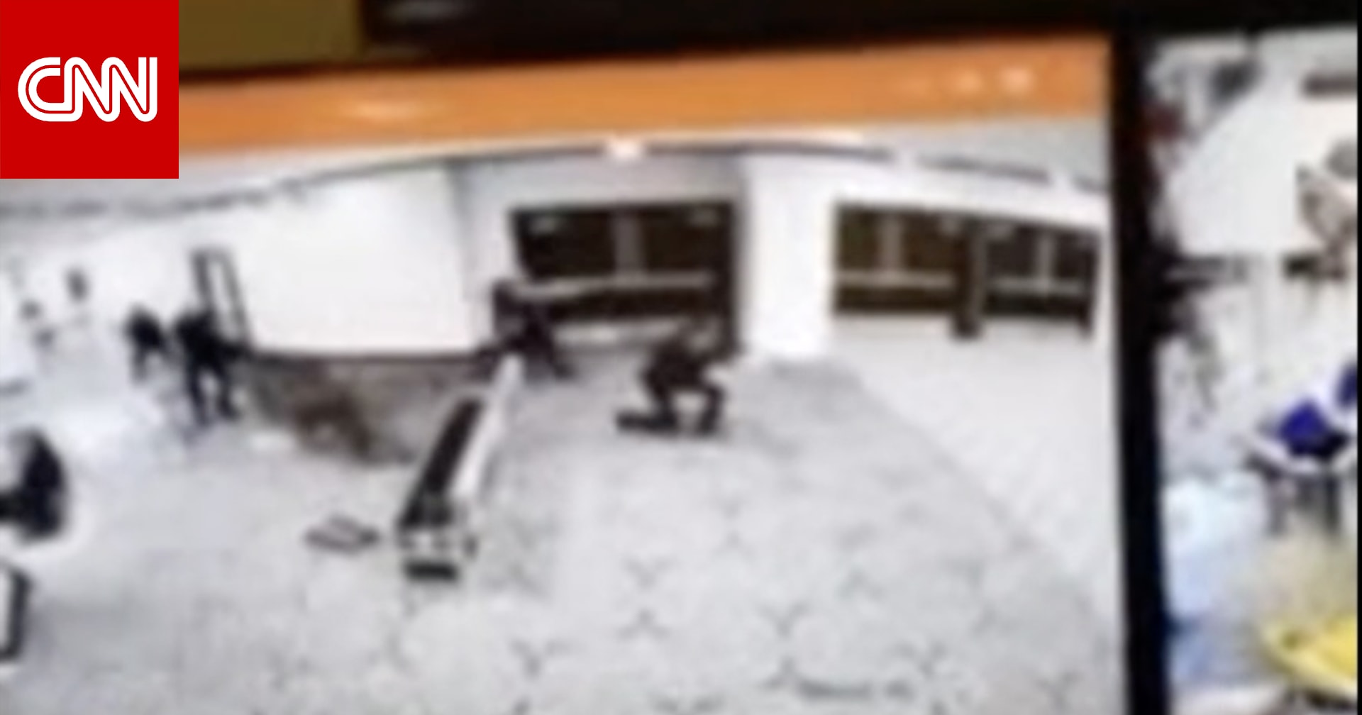 فيديو يُظهر اقتحام المشتبه به.. واستجابة فورية من جهاز الخدمة السرية بحفل عشاء مراسلي البيت الأبيض