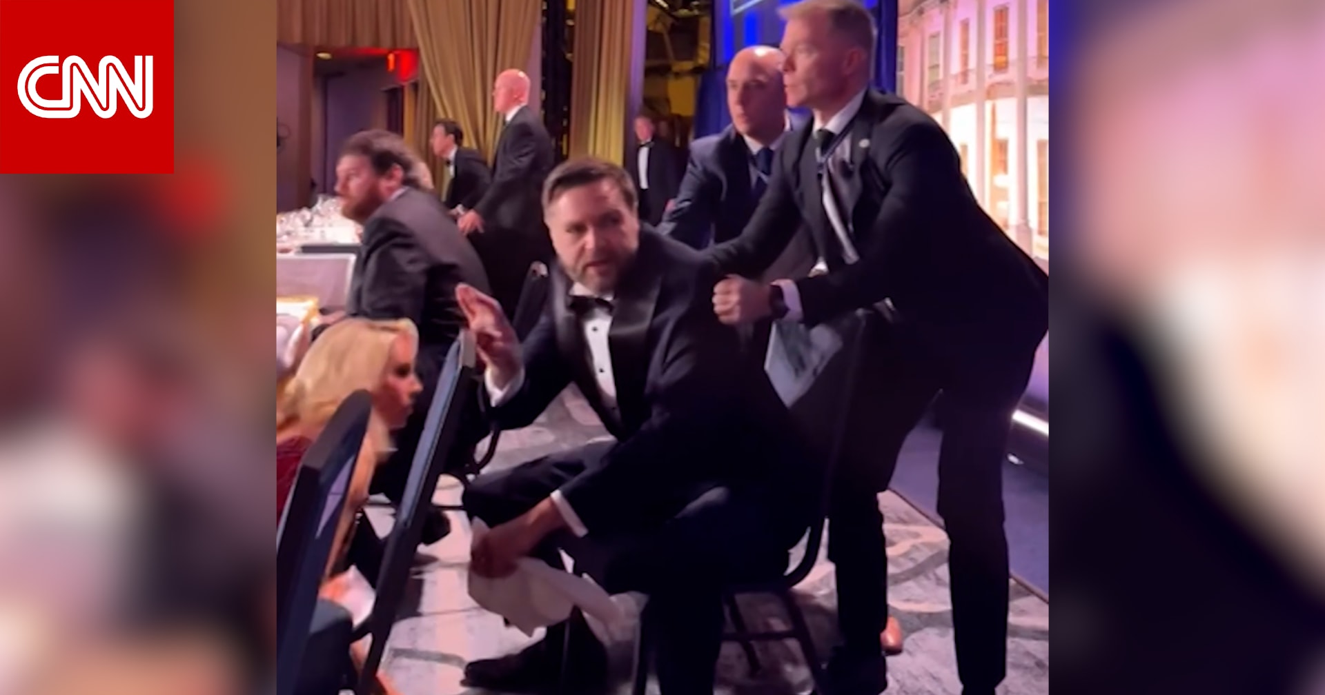 من زاوية جديدة.. لحظة إخلاء ترامب ونائبه فانس بحفل عشاء مراسلي البيت الأبيض