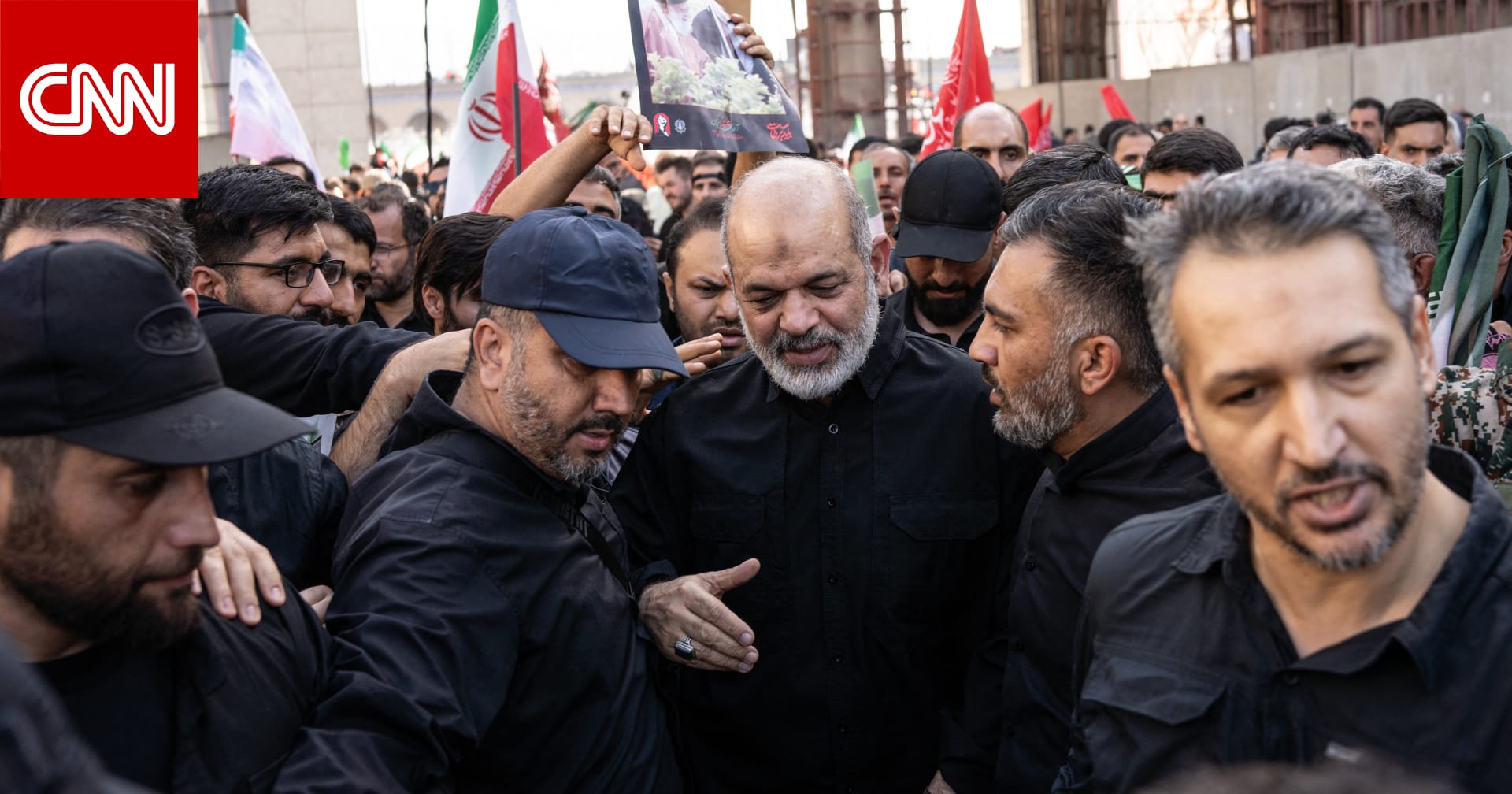 جنازة خامنئي.. ظهور جديد لقائد الحرس الثوري وشاعر إيراني يهاجم ترامب بقصيدة لاذعة 