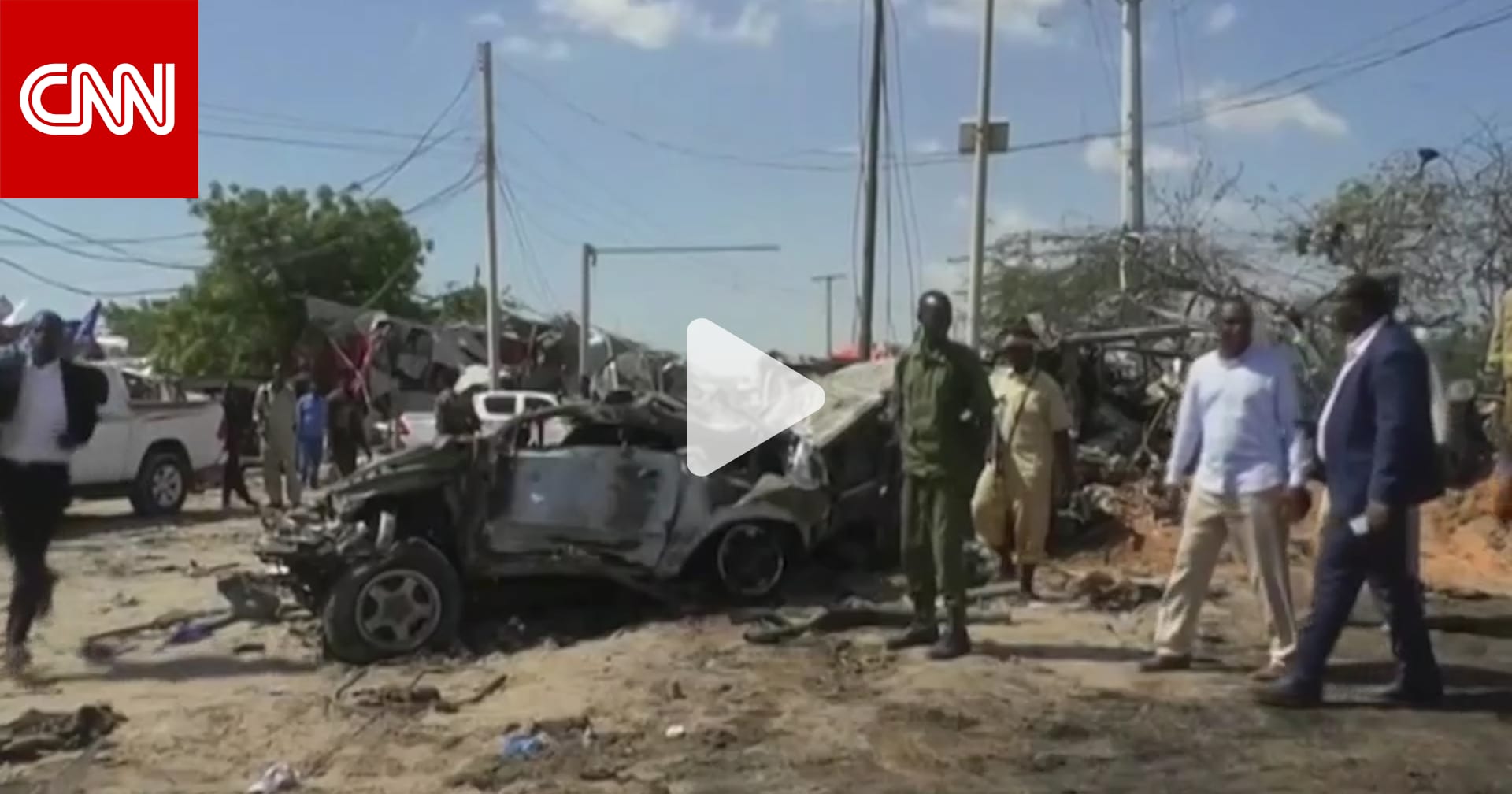 Сколько погибло в 90. Могадишо столица Сомали. Взорванные машины Сомали. Смоалийцы показали тело американского.