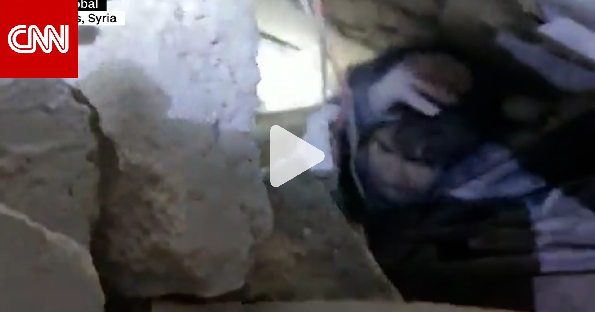 "بس أريد أطلع".. فيديو مؤثر للحظة إنقاذ طفل من بين الحطام في سوريا إثر الزلزال
