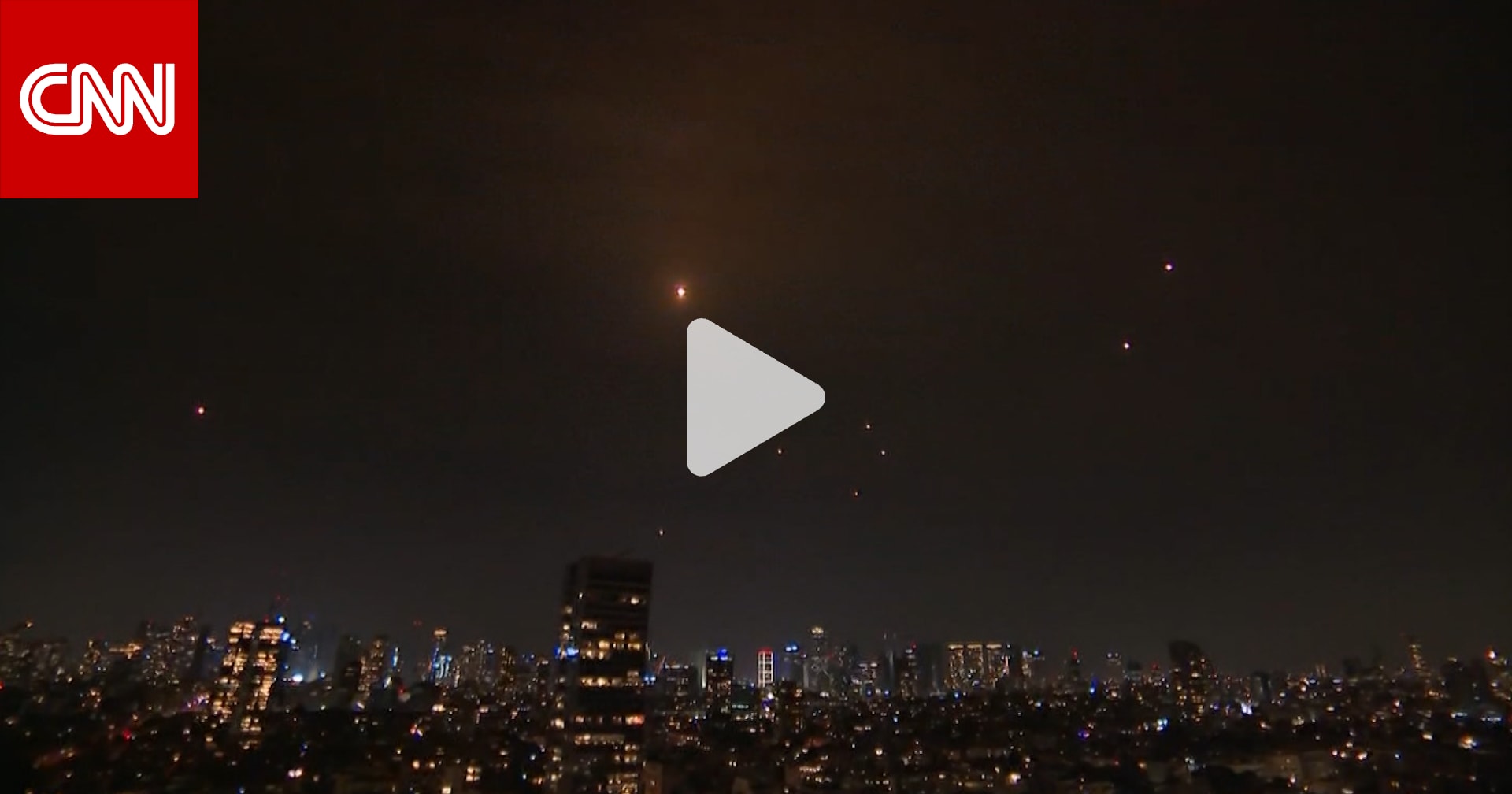 كاميرا CNN ترصد لحظة تعرض تل أبيب لوابل صواريخ