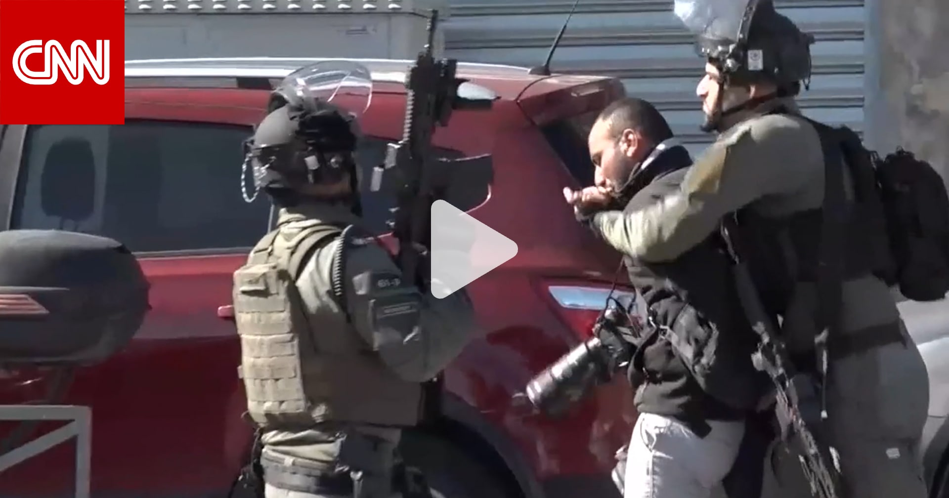 شاهد لحظة تعرض مصور وكالة الأناضول التركية للضرب على يد الشرطة الإسرائيلية في القدس