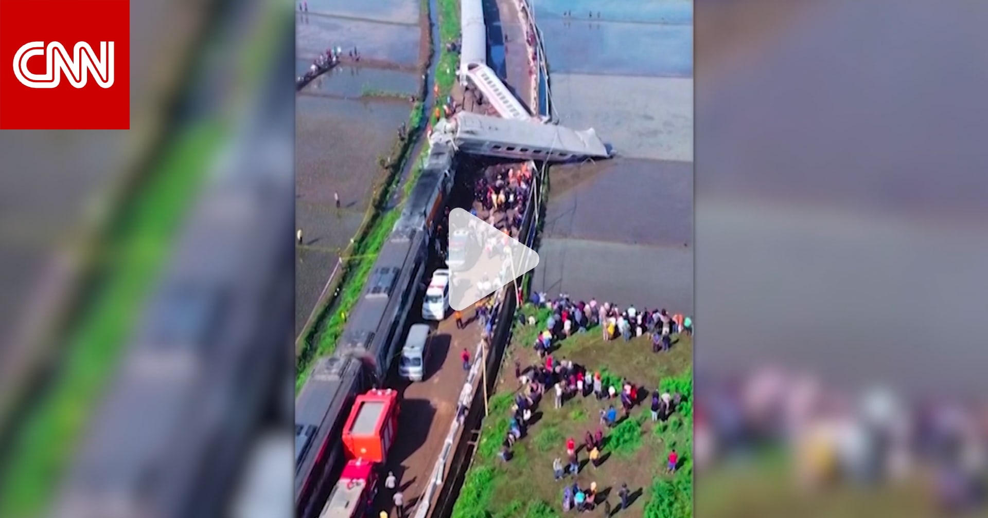 فيديو درامي يظهر ما حدث بعد تصادم مميت بين قطارين في إندونيسيا
