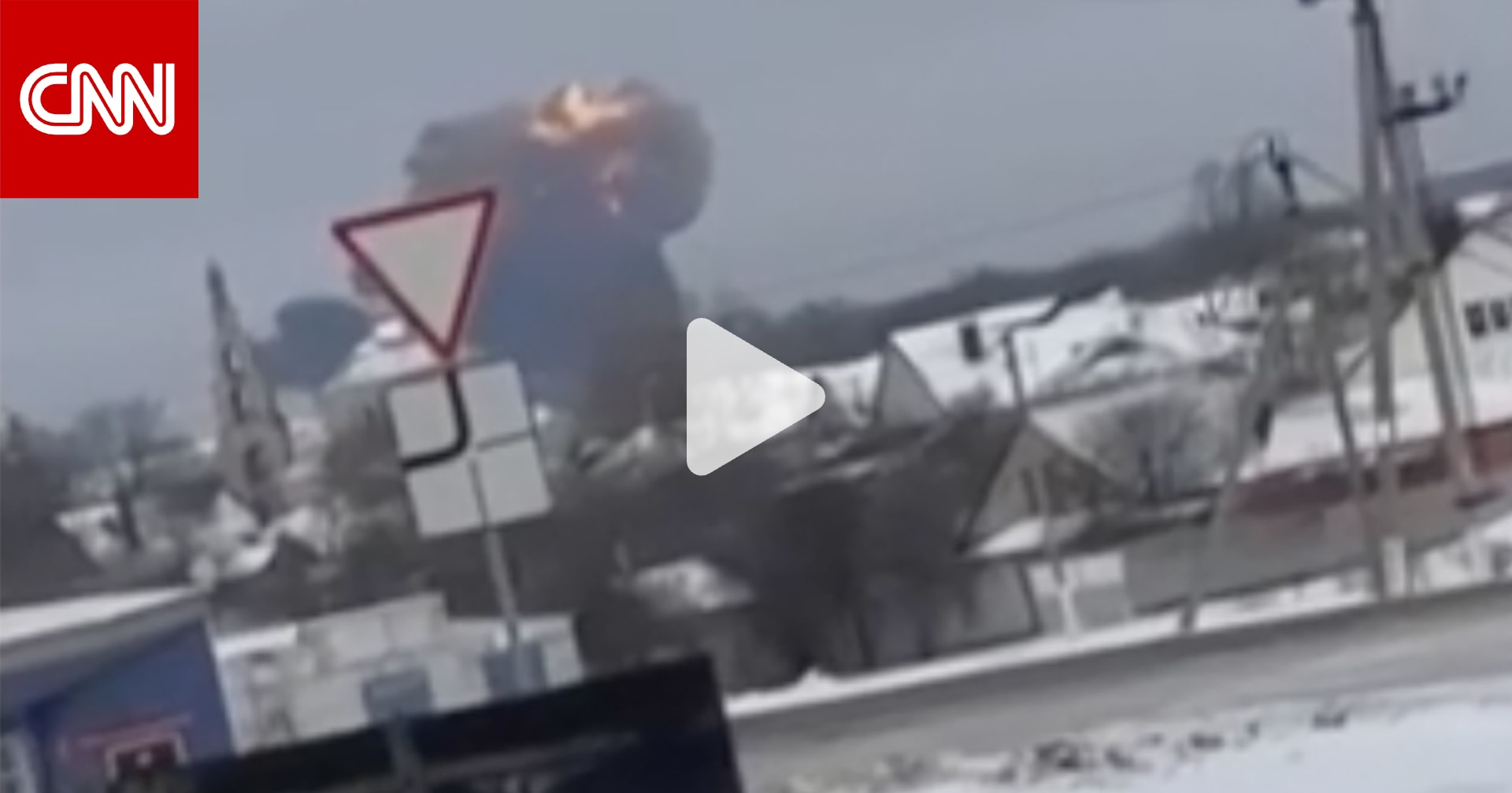 "تقل 65 أسيرًا أوكرانيًا".. فيديو مزعوم يظهر لحظة تحطم طائرة عسكرية روسية