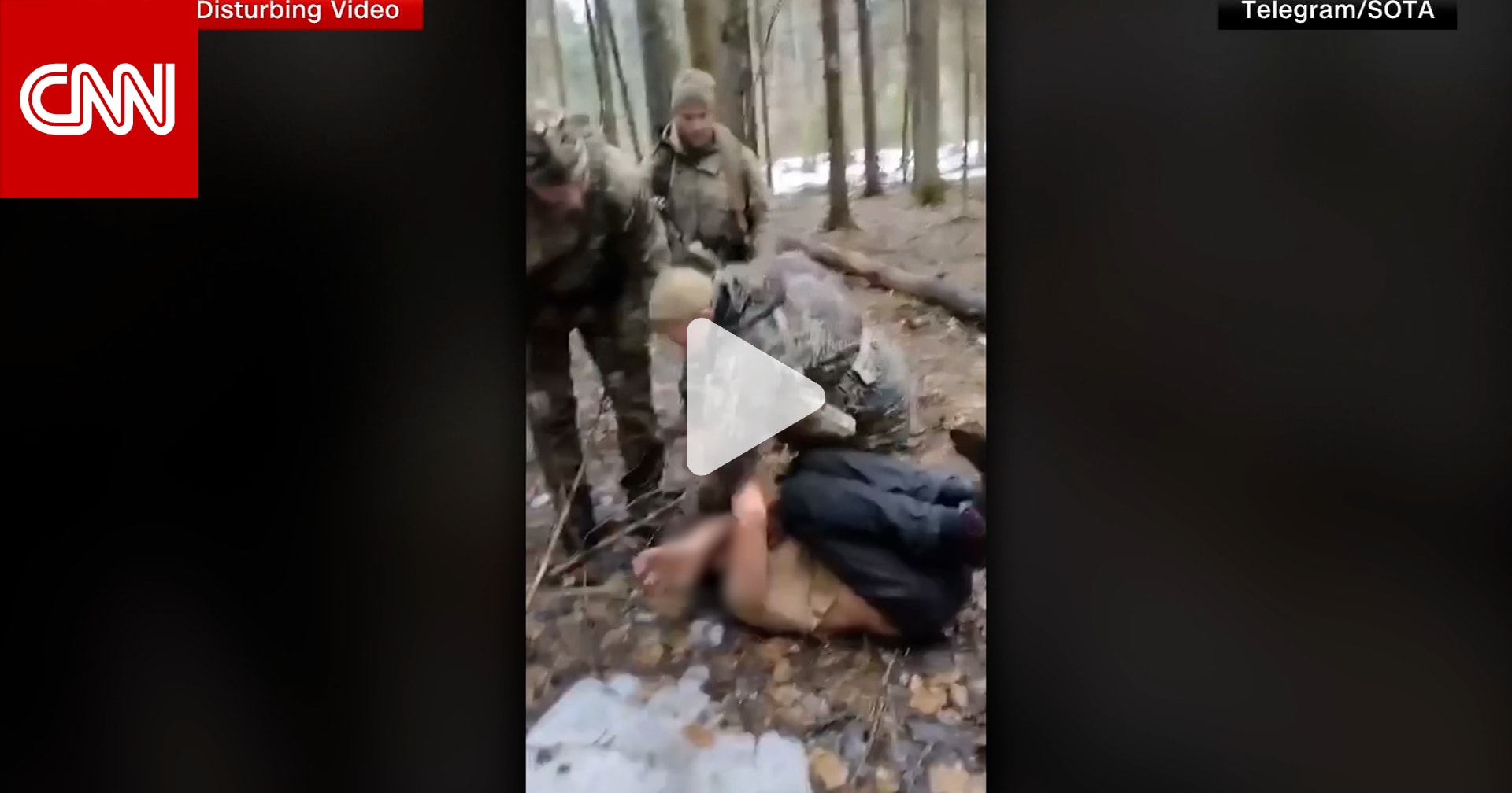 لكم وركل.. فيديو يُزعم أنه لقوات الأمن تضرب بوحشية أحد المشتبه بهم في هجوم موسكو