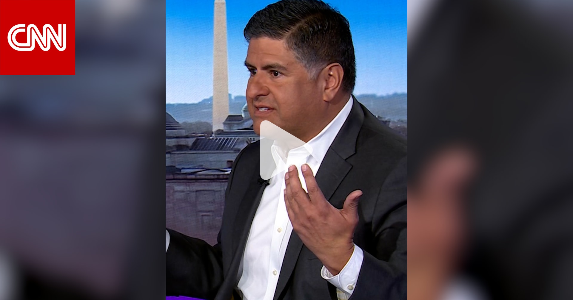 رحّلوا شخصًا يشبهني.. مستشار حملة ترامب السابق يبين لـCNN لما يحمل جواز سفره معه 