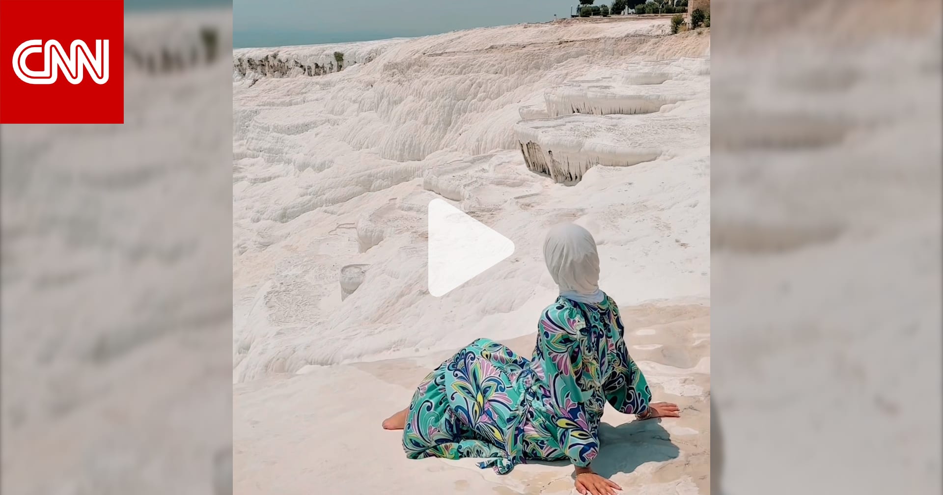 تبدو كـ"ثلج" أبيض في ذروة الصيف.. قلعة تخطف الأنفاس بقلب تركيا 