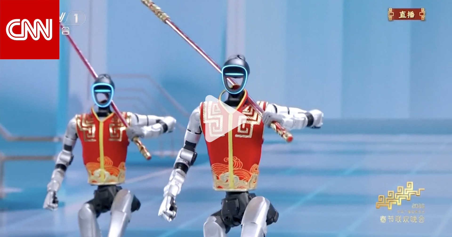 روبوتات شبيهة بالبشر تقاتل وتخطف أنظار الجمهور في حفل مهرجان الربيع الصيني 