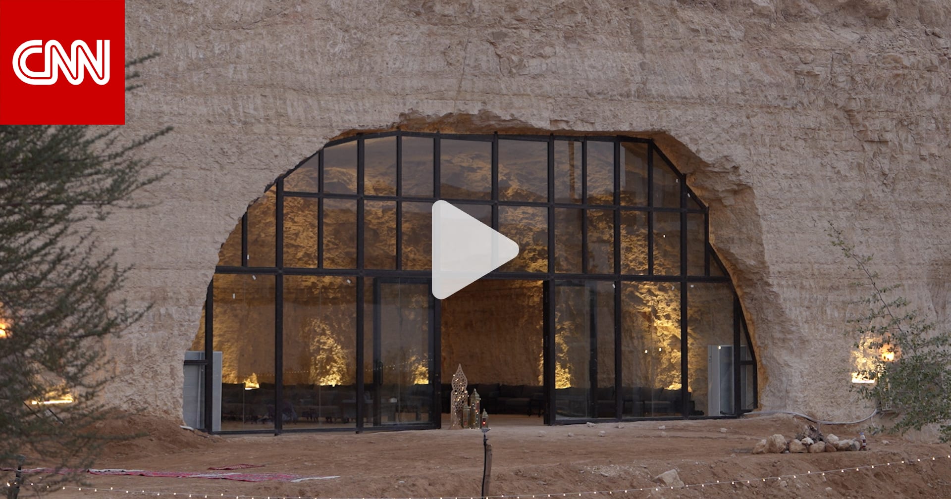 "مجلس الكهف" في السعودية..هكذا قام سعودي بتجويفه داخل الجبال الصخرية في مزرعته 