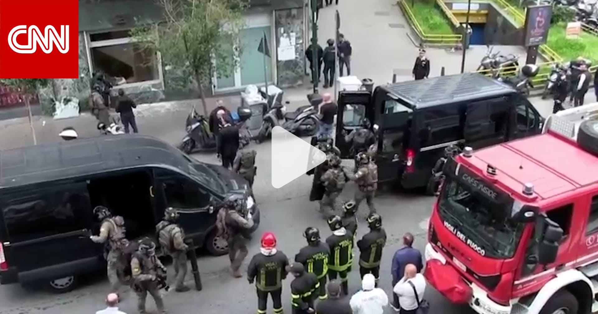 فروا عبر نفق صرف صحي.. لصوص بأقنعة "سلفادور دالي" يسطون على بنك ويحتجزون رهائن 