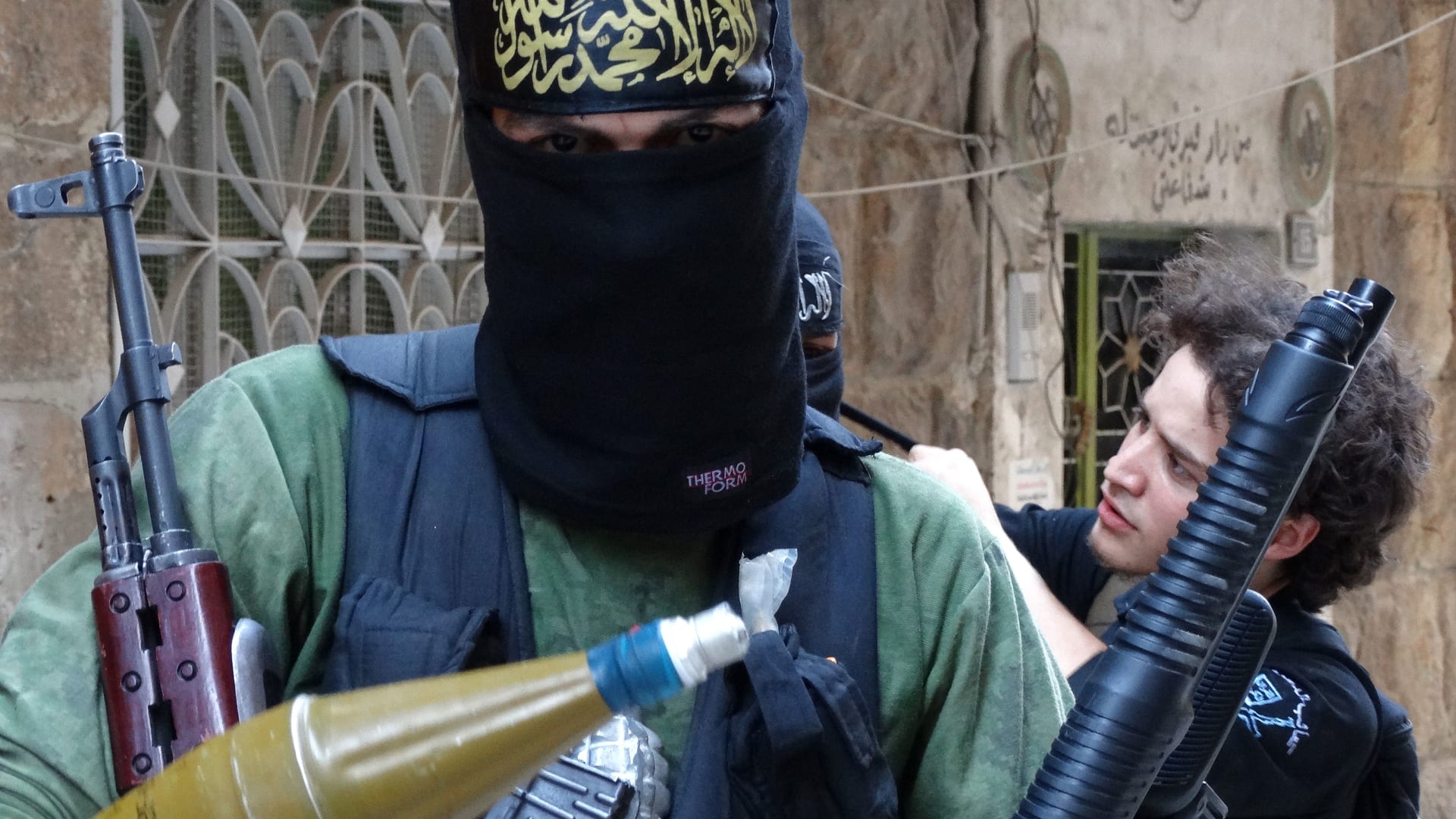 فيديو لسيطرة الجبهة الاسلامية على مقرات داعش