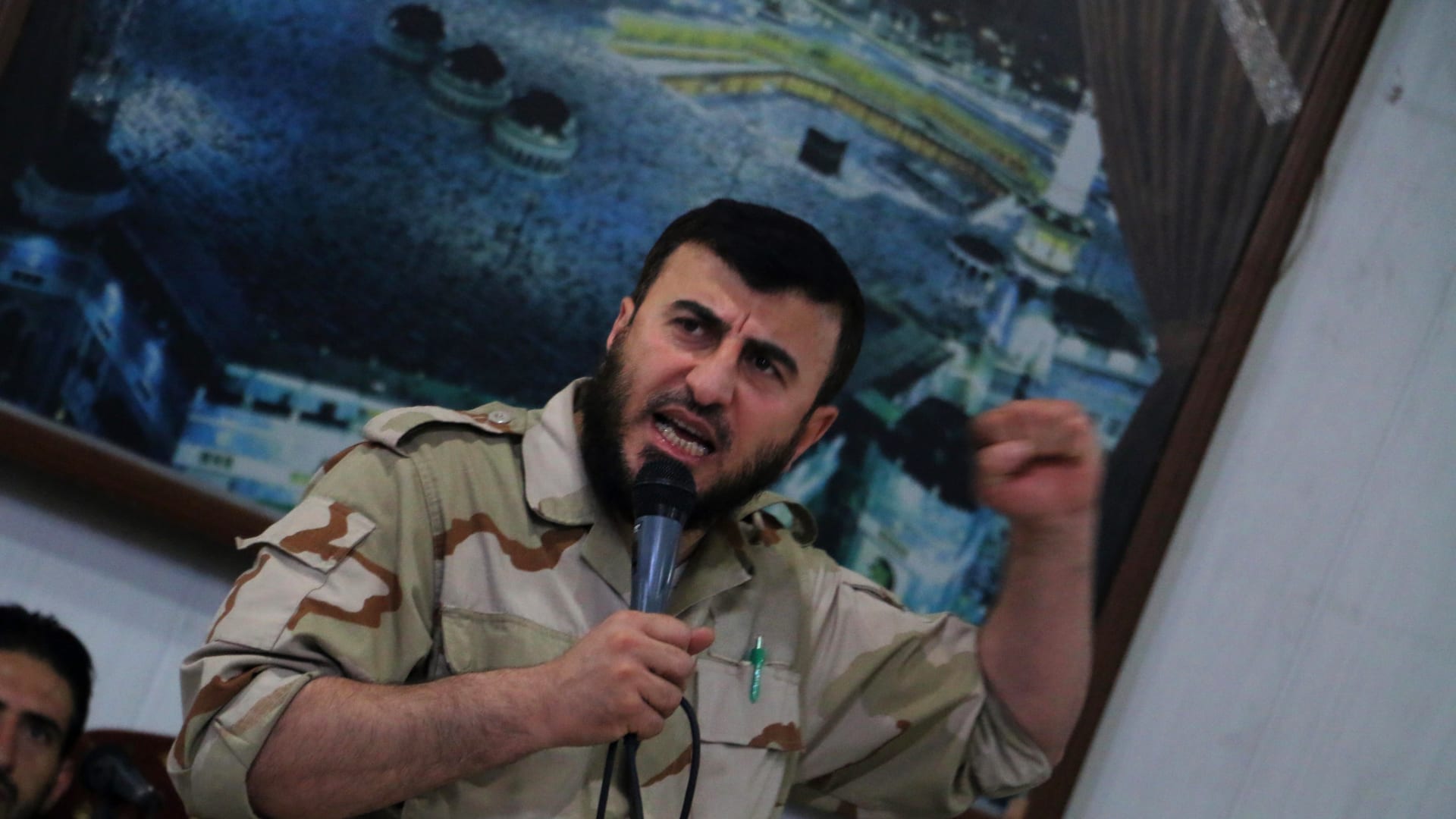 شاهد.. لحظة استهداف قائد "جيش الإسلام" في غارة جوية بسوريا
