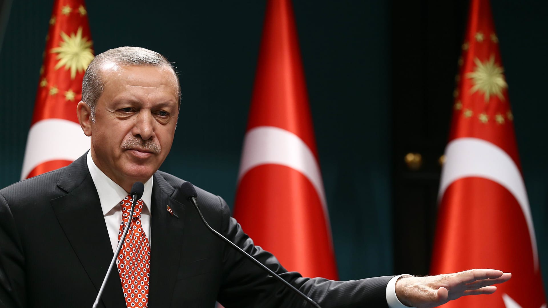 بالفيديو: كيف أصبحت شعبية أردوغان بعد أسبوع على محاولة الانقلاب العسكري؟