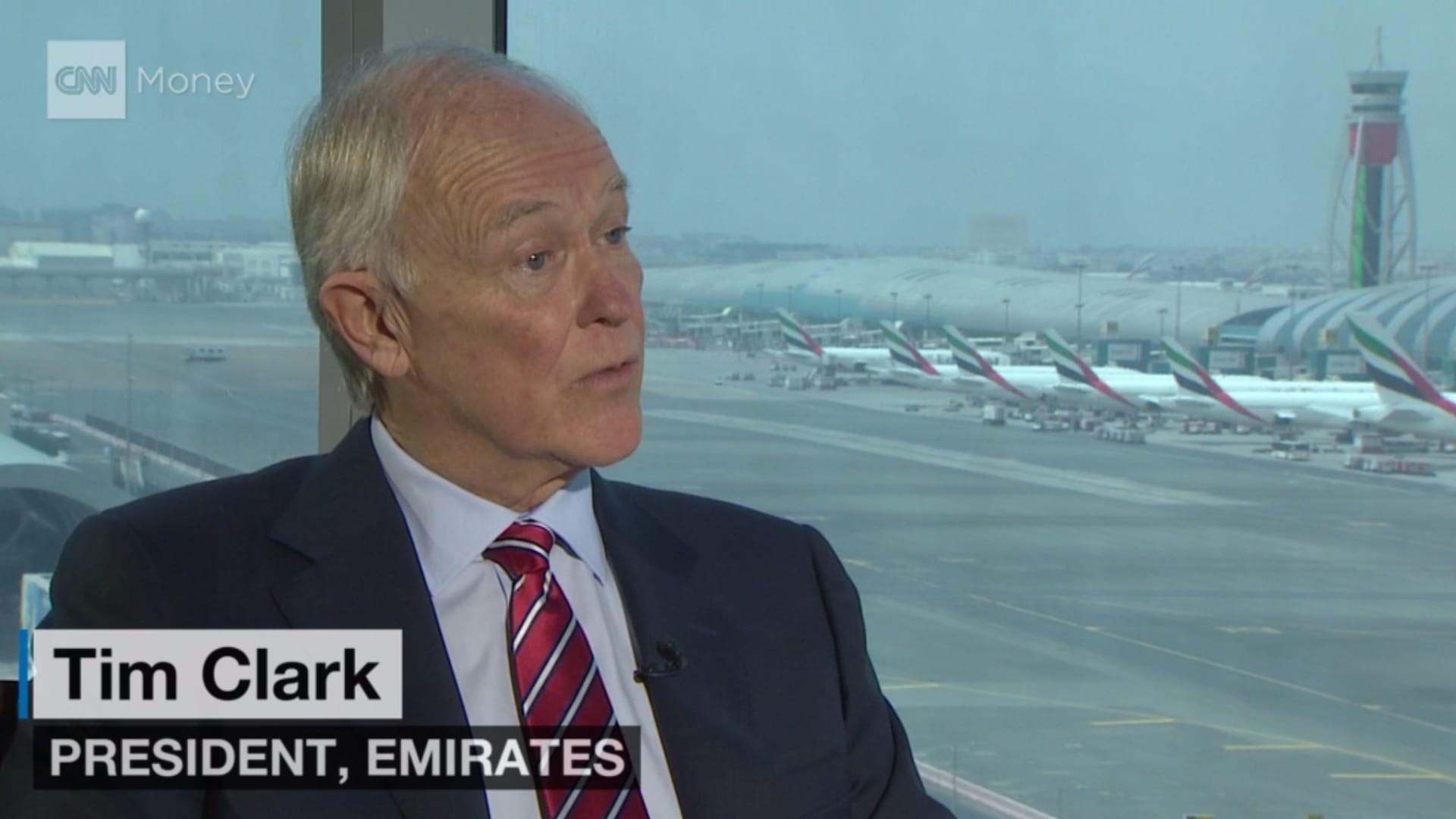 رئيس طيران الإمارات لـCNN عن حظر الإلكترونيات: أخشى من تأثير العدوى