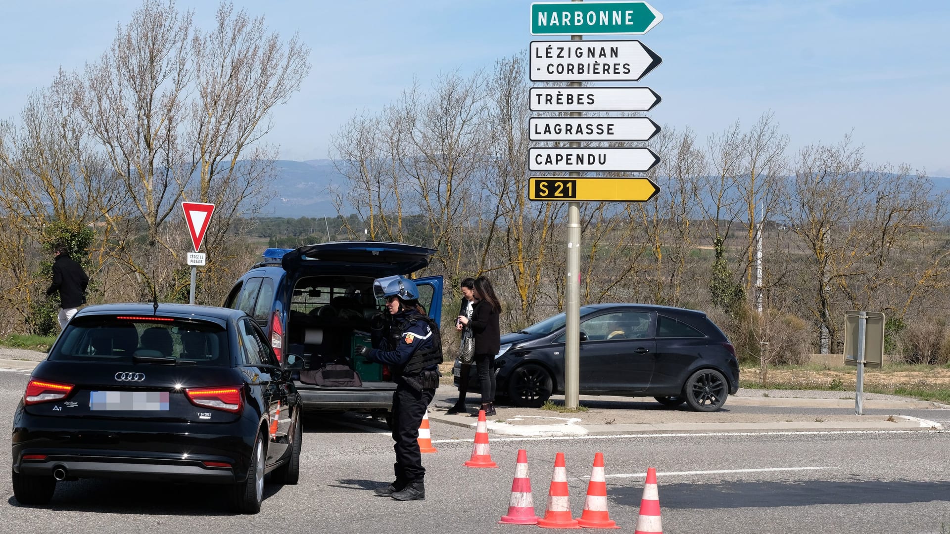 الشرطة الفرنسية تحاصر موقع احتجاز الرهائن في تريب