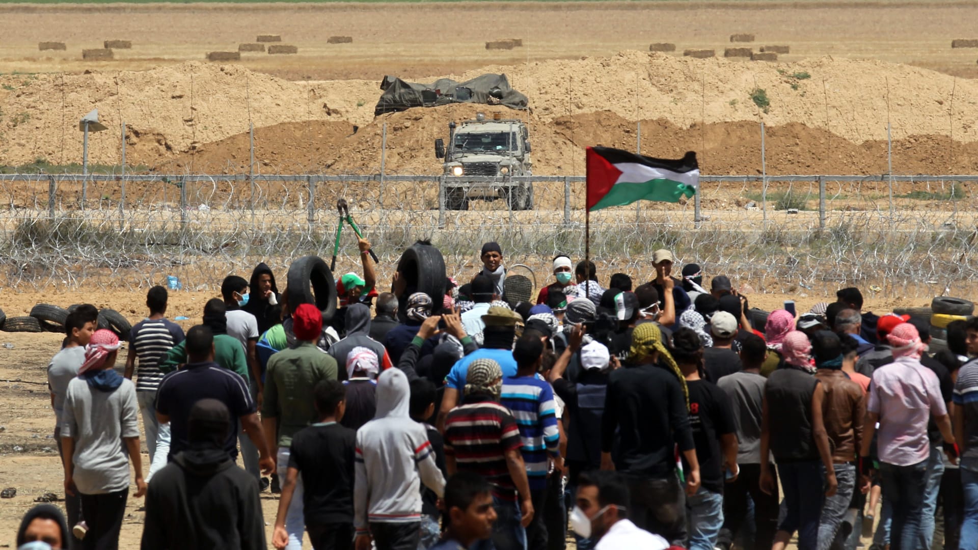 كاميرا CNN ترصد المواجهات بين فلسطينيين وجنود إسرائيليين على حدود غزة