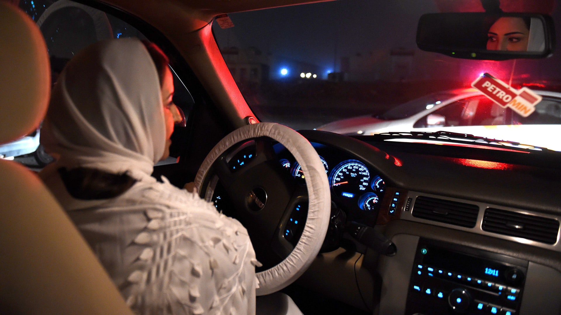 هكذا حضرت السعوديات أنفسهن لقيادة السيارات