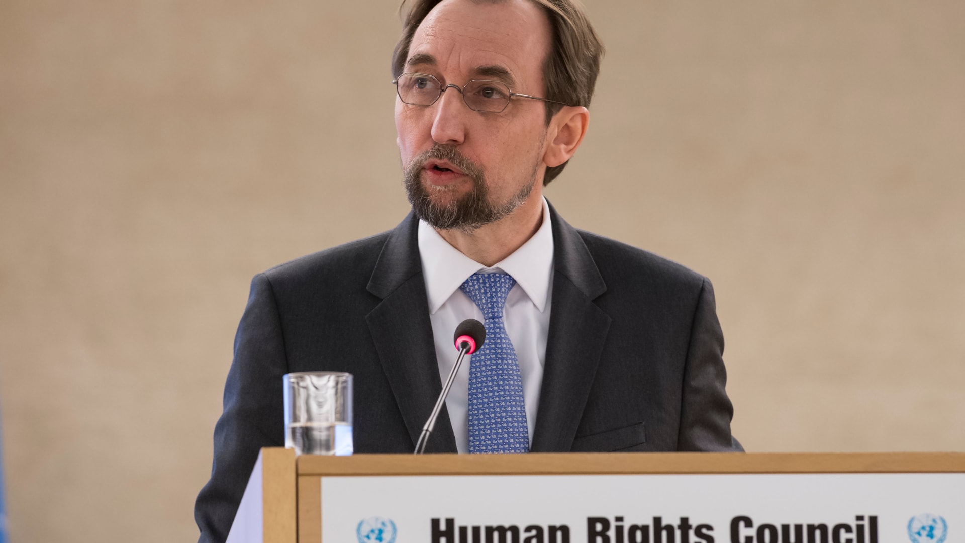 مفوض حقوق الإنسان لـCNN: أفضل الاستقالة على تقديم تنازلات