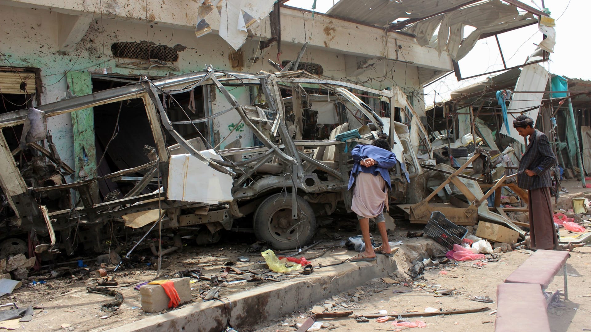 مقتل عشرات الأطفال في غارة على حافلة مدرسية باليمن
