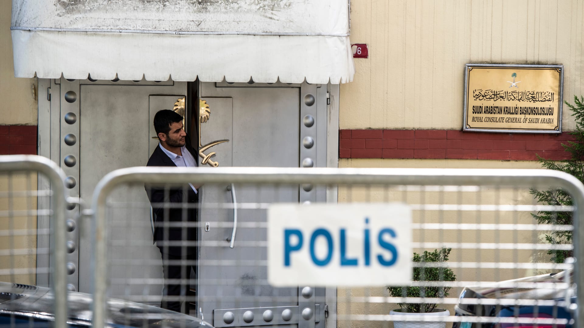 فيديو يظهر لحظة دخول خاشقجي إلى القنصلية السعودية باسطنبول