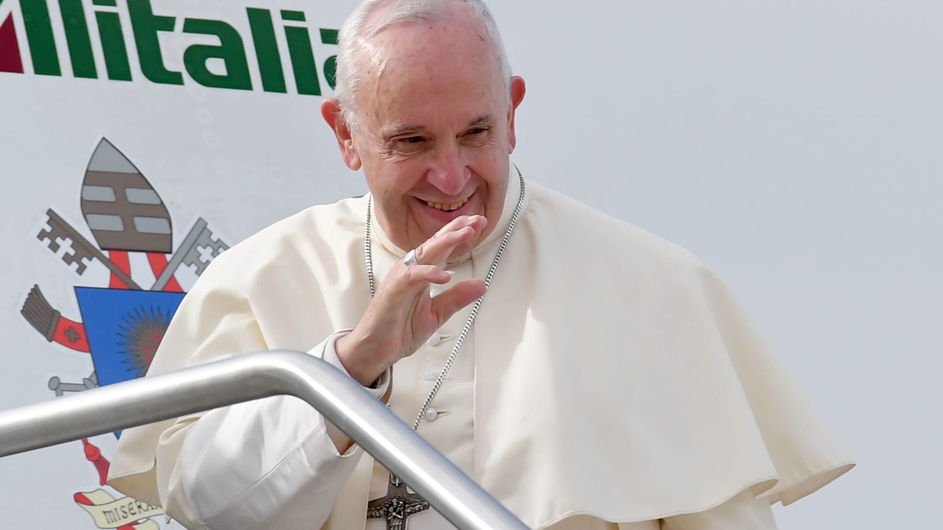 البابا فرنسيس يزور الإمارات بأول رحلة له إلى الخليج