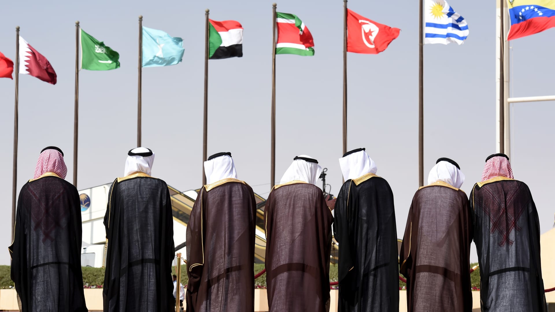قرقاش يرد على سؤال لـCNN عن إمكانية تصاعد أزمة قطر إلى مواجهة عسكرية