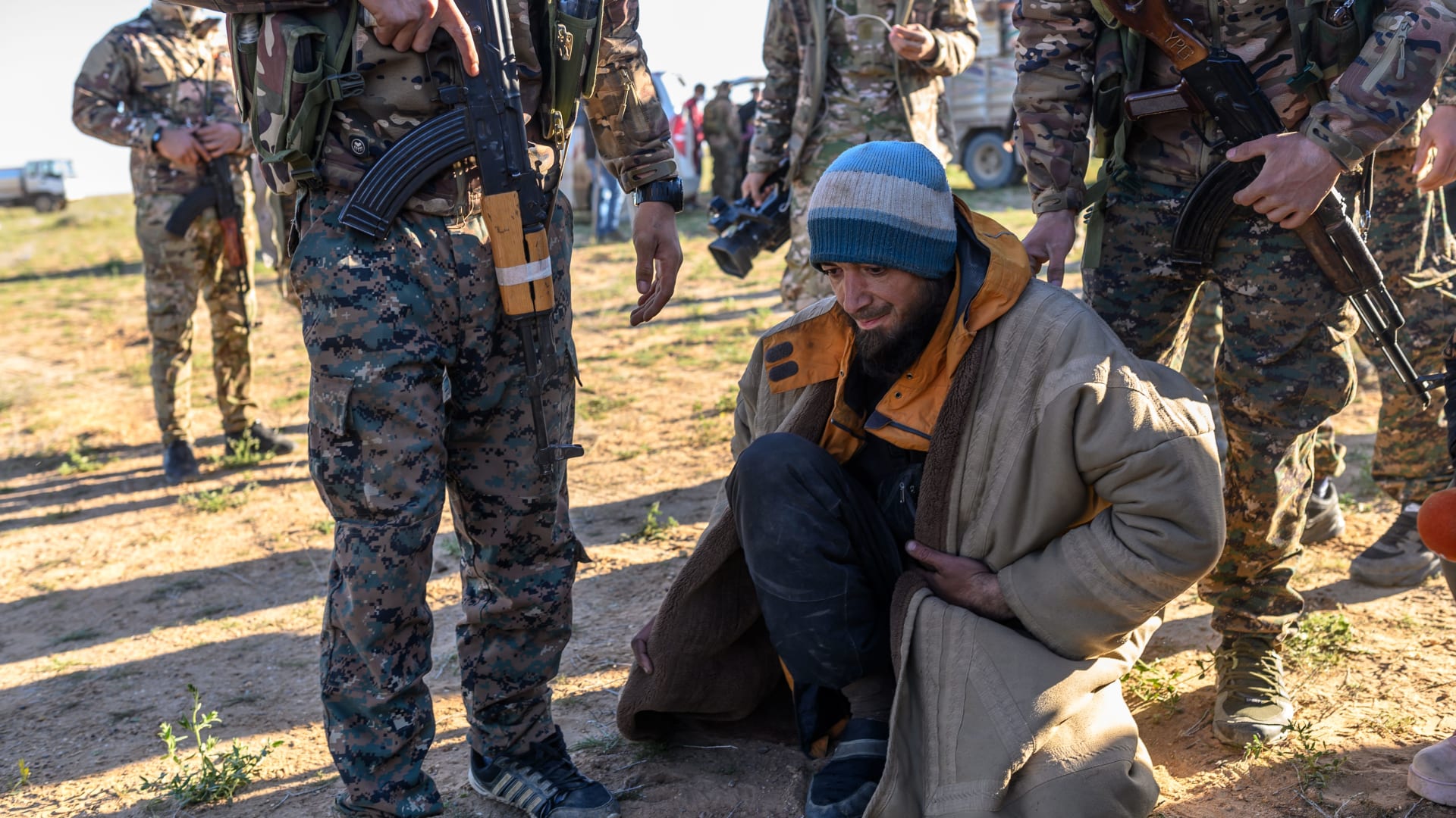 شاهد كيف يستسلم مقاتلو داعش في سوريا