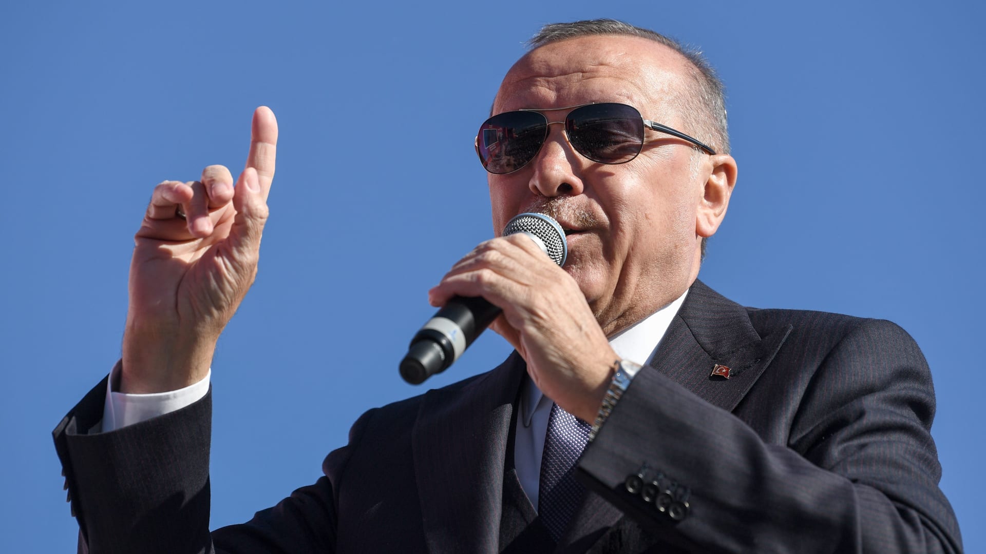 الليرة التركية في مواجهة جديدة مع الدولار الأمريكي