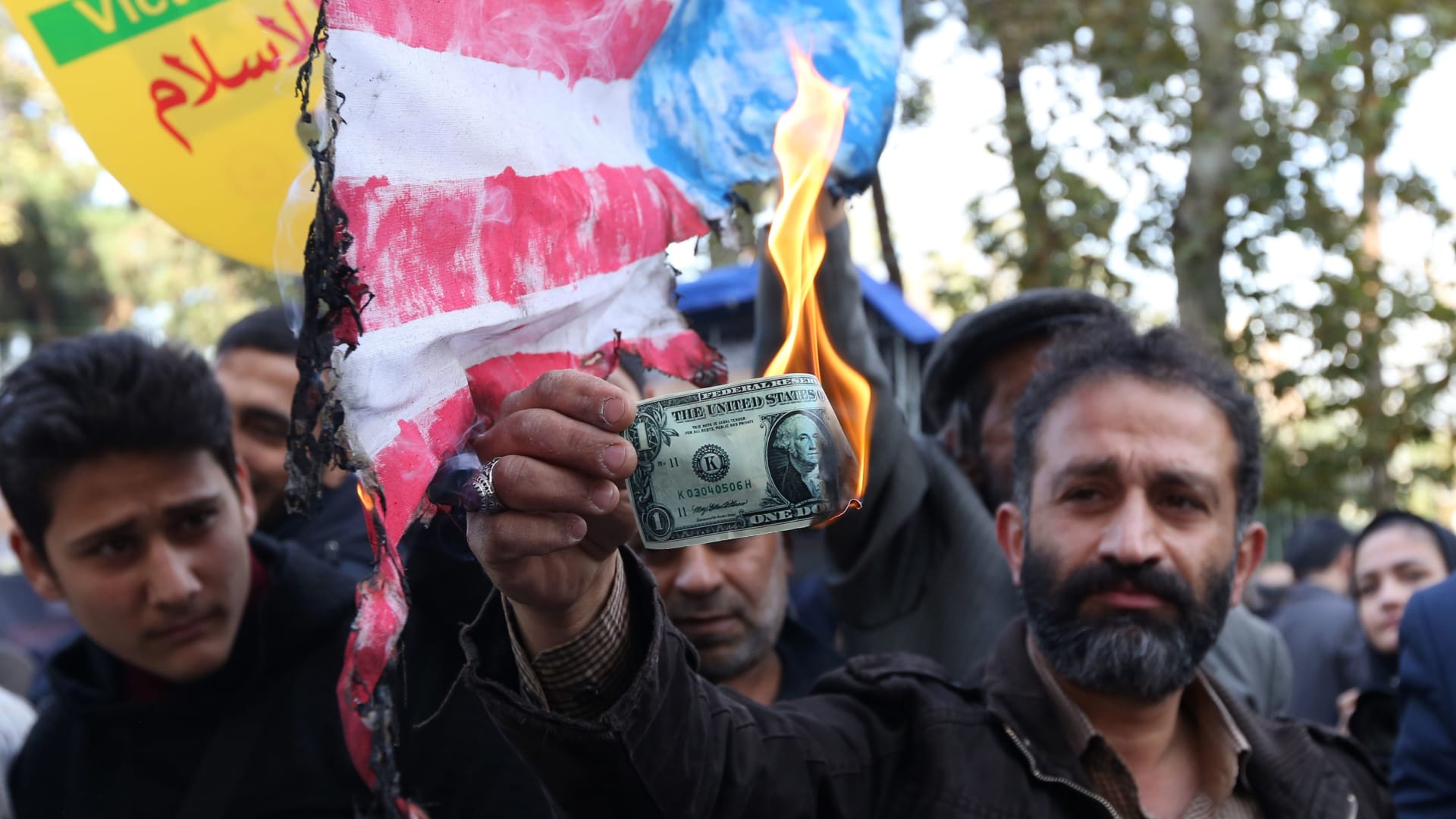 كل ما قد تريد معرفته عن الحظر الأمريكي على النفط الإيراني
