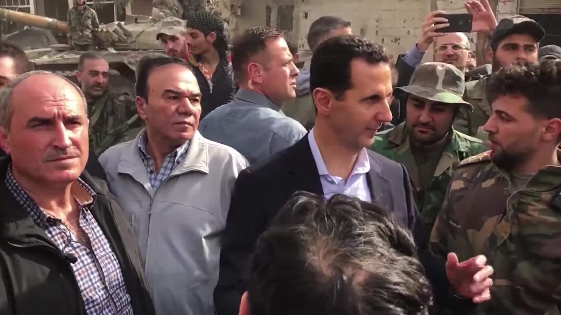 شبكة CNN داخل القبو السري.. صيادو الوثائق يلاحقون نظام الأسد