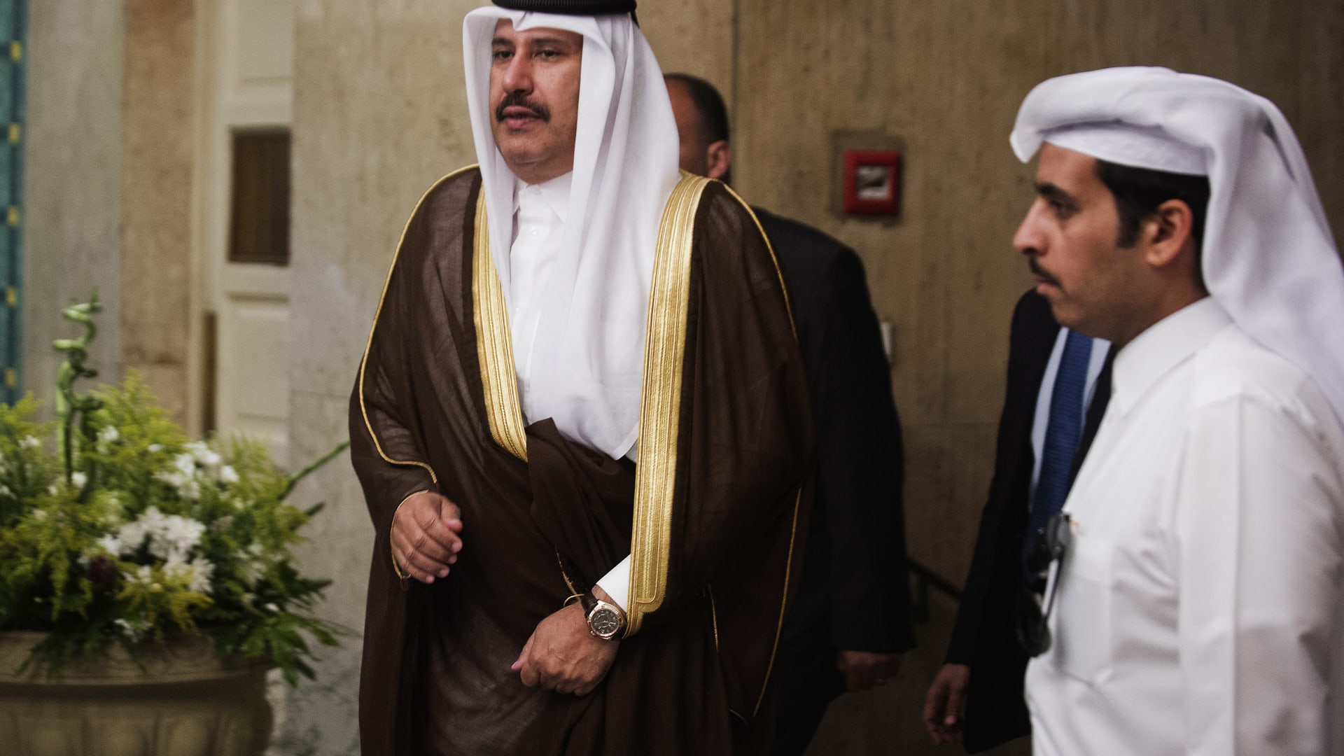 رئيس وزراء قطر السابق لـCNN: على السعودية النظر إلينا كشقيق أصغر