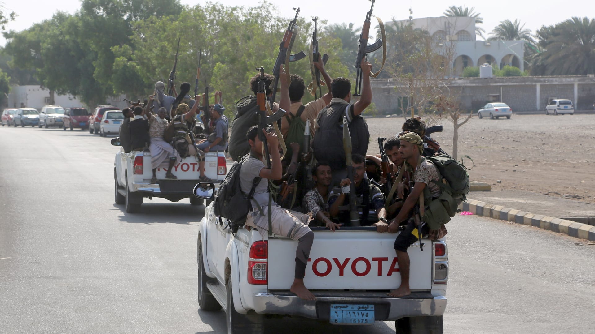 قرقاش لـCNN: الحوثيون يتفاوضون ثم يستهدفون المنشآت المدنية