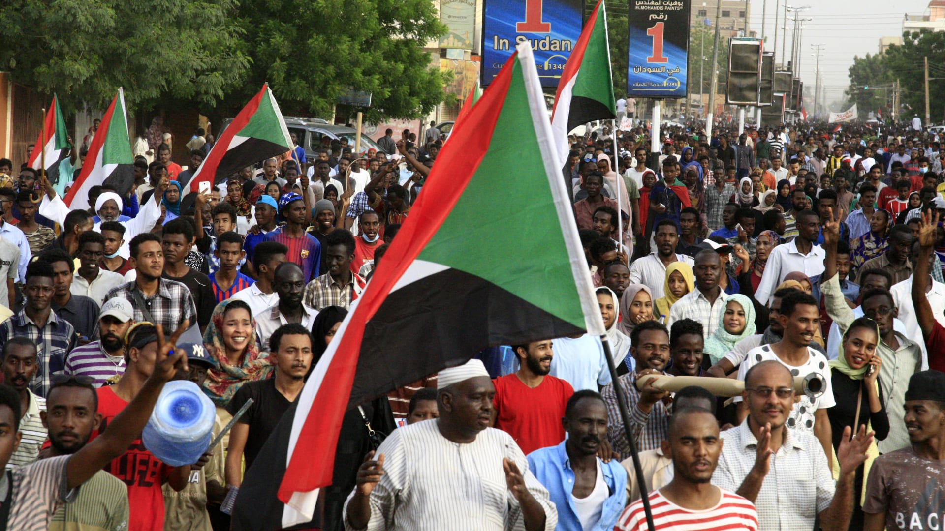 أكبر مظاهرة في السودان منذ حملة القمع في يونيو