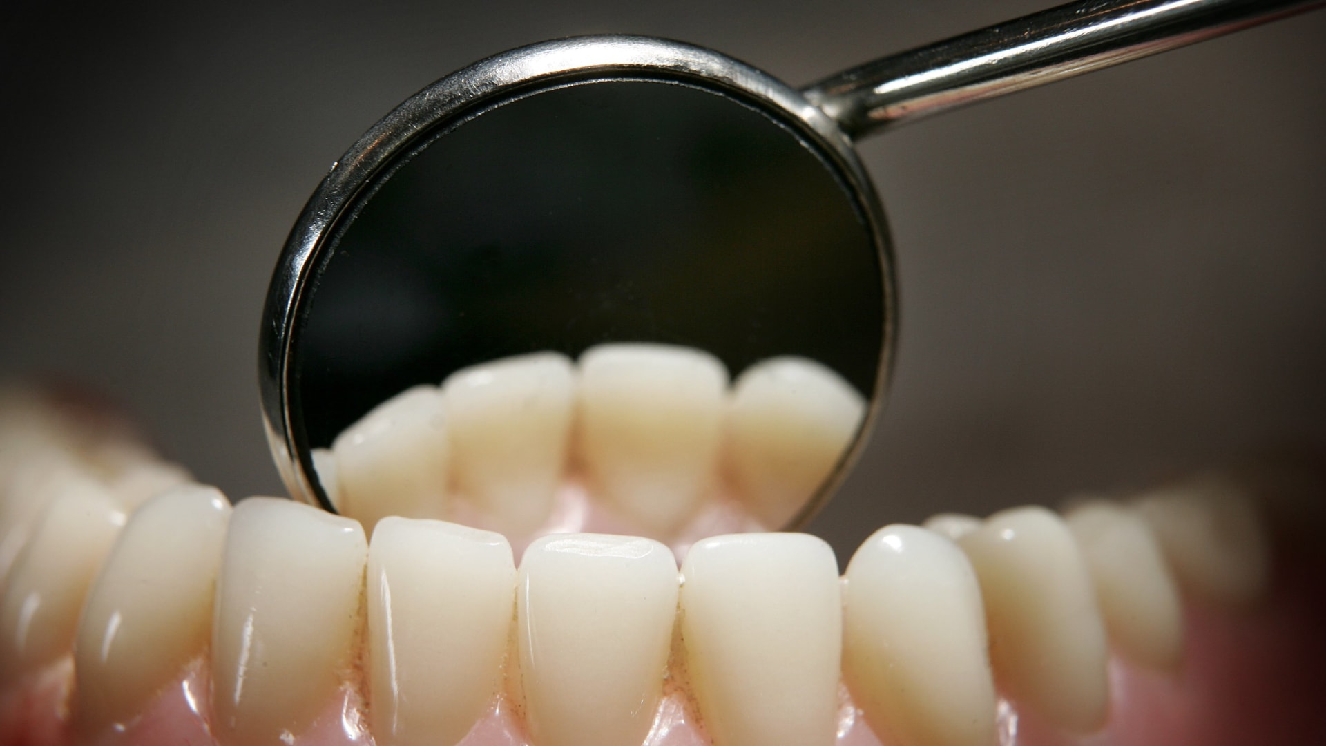 لا تشطف أسنانك بعد التنظيف بالفرشاة.. نصائح مهمة لتحسين صحة الأسنان - CNN  Arabic
