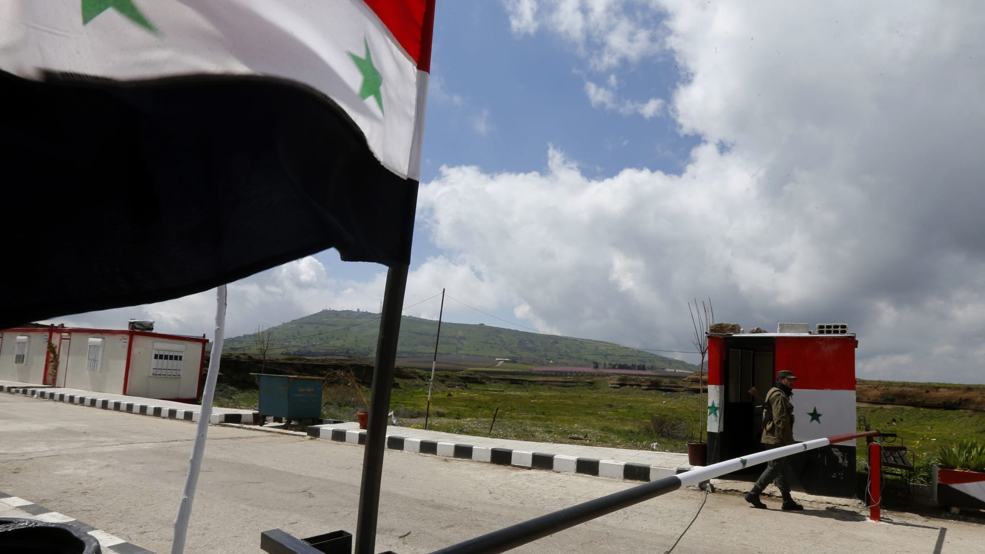 سوريا ومصر تتصدران.. من يمتلك أكثر قطع مدفعية في المنطقة؟