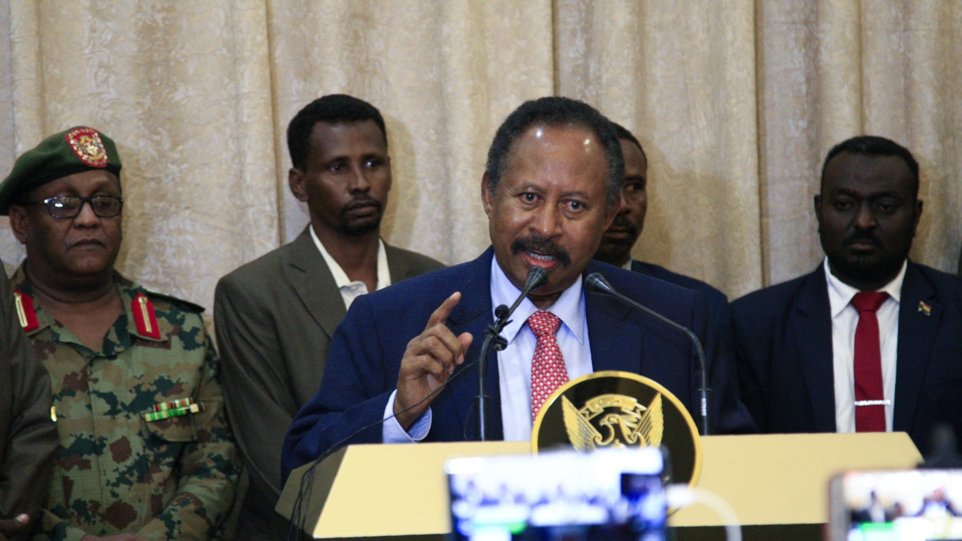 البرهان يؤدي القسم رئيساً للمجلس السيادي الجديد في السودان