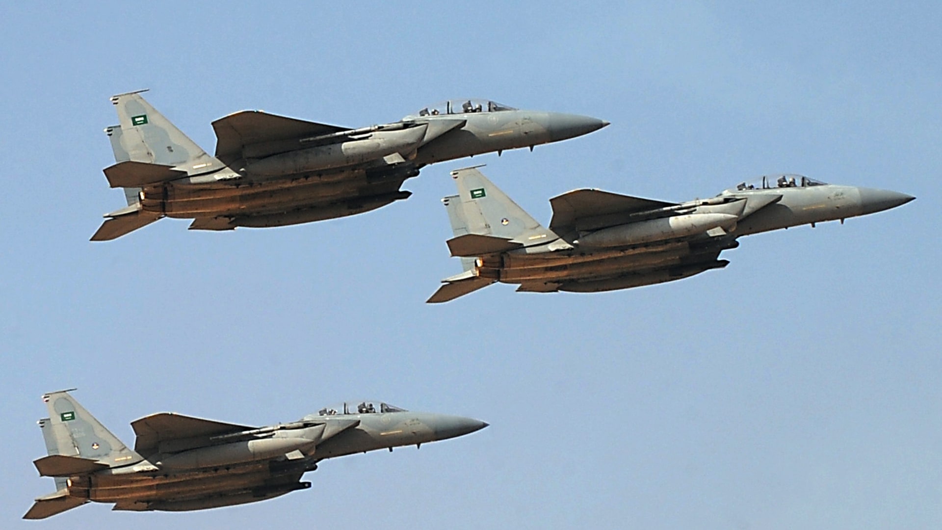 مصر تتصدر والسعودية الثالثة.. أكبر 10 قوات جوية بالمنطقة