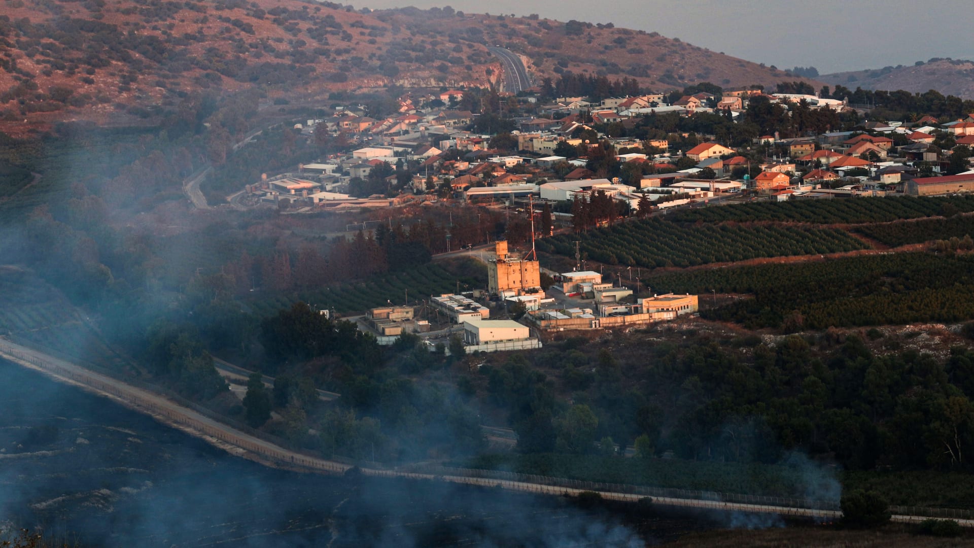 آثار القذائف الإسرائيلية بعد عملية حزب الله في أفيميم