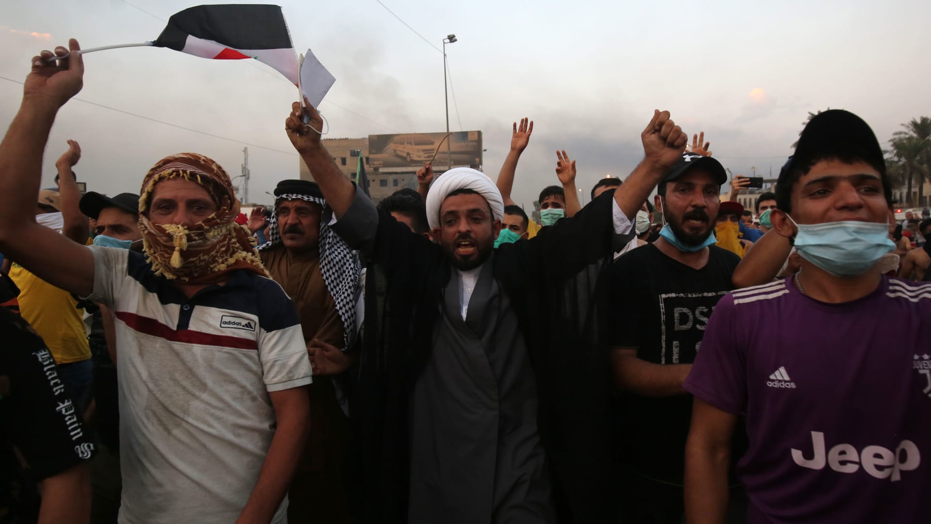 مواجهات عنيفة بين محتجين وقوات الأمن العراقي في ساحة الطيران
