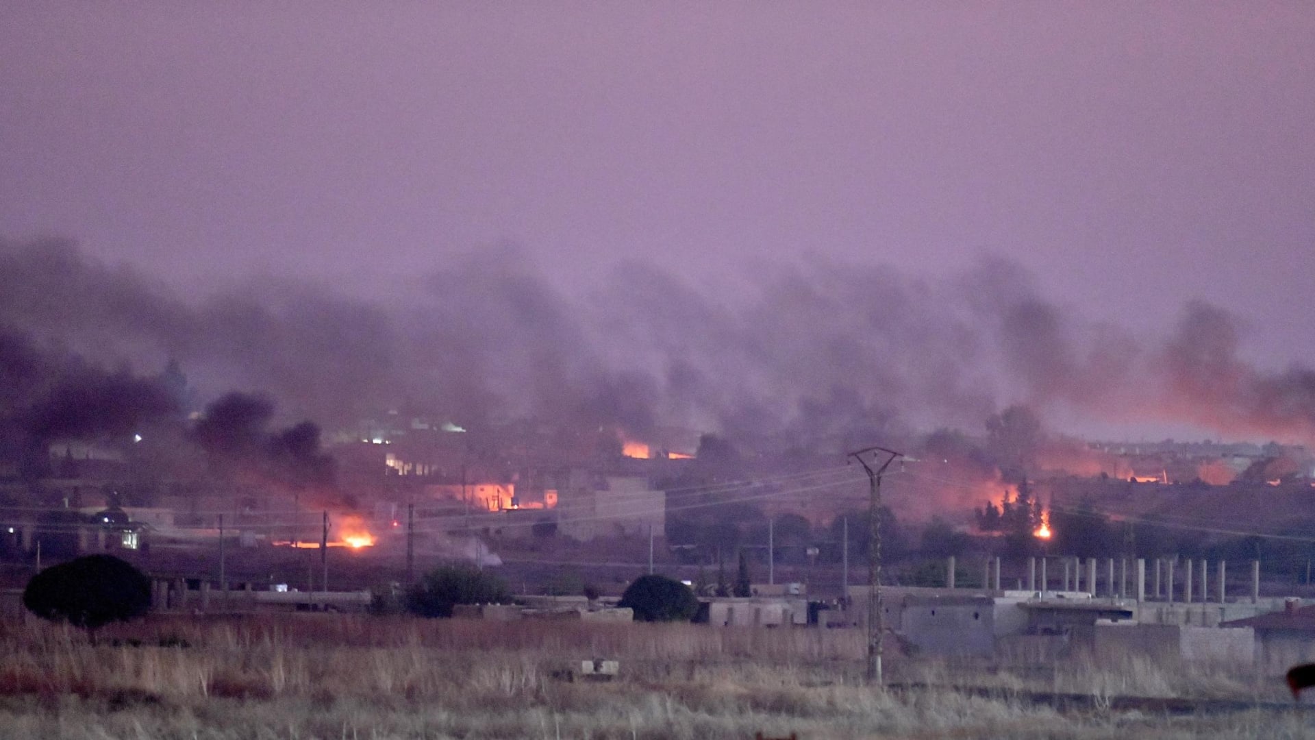 حرائق وأعمدة دخان تتصاعد من مواقع كردية قصفها الطيران التركي